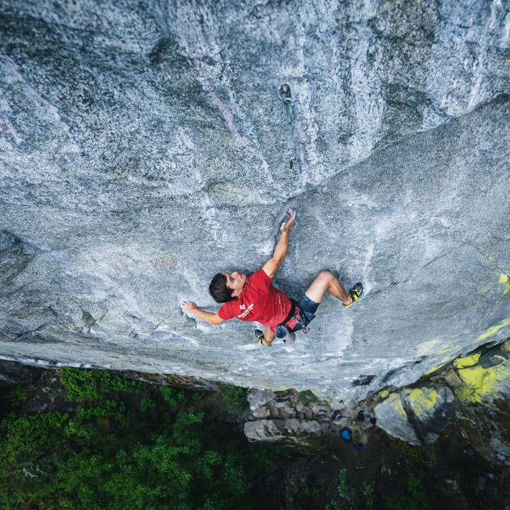 BD athlete Connor Herson climbs a granite pitch in Squamish. 