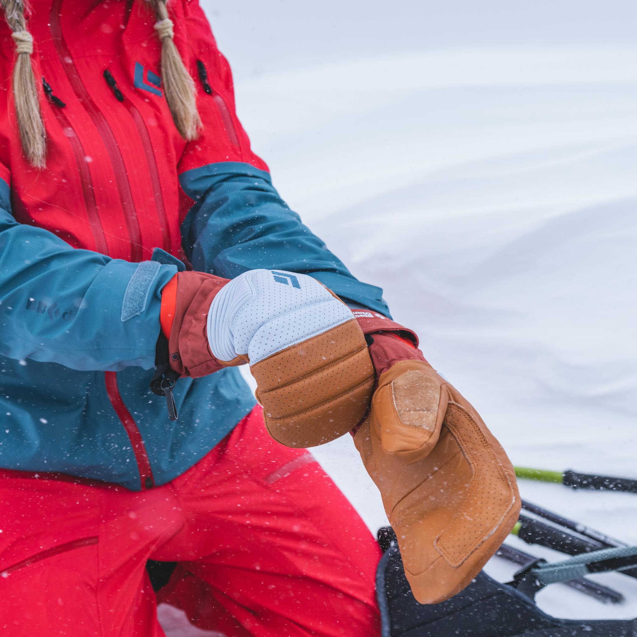 A skier pulls on a pair of Women's Progression Mitts