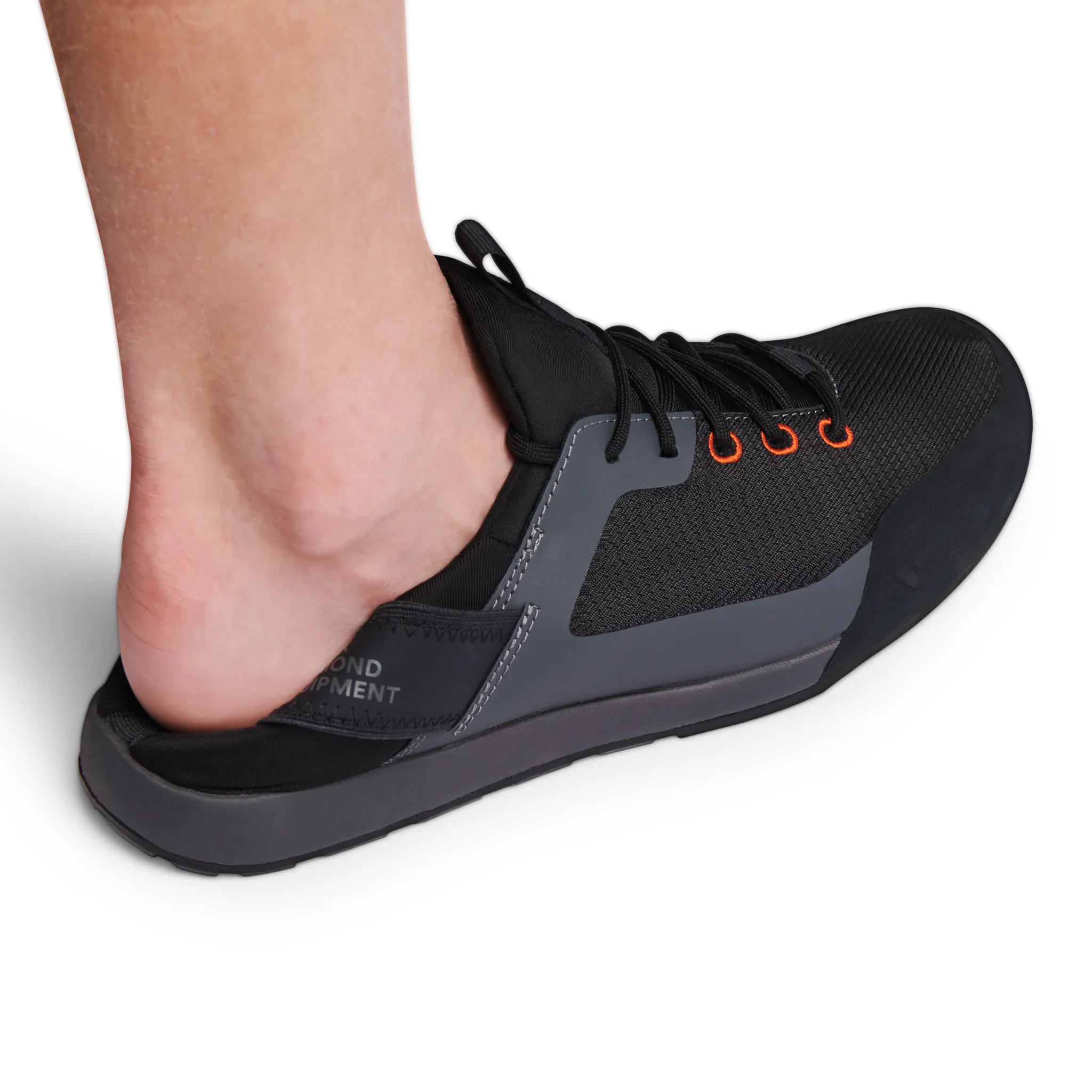 Stretch-fit heel and elastic heel strap for easy on/off at the gym or crag