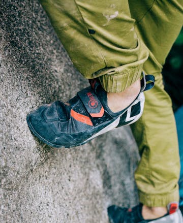 A close up image of the Men's Method S Climbing shoe smearing on a slab. 
