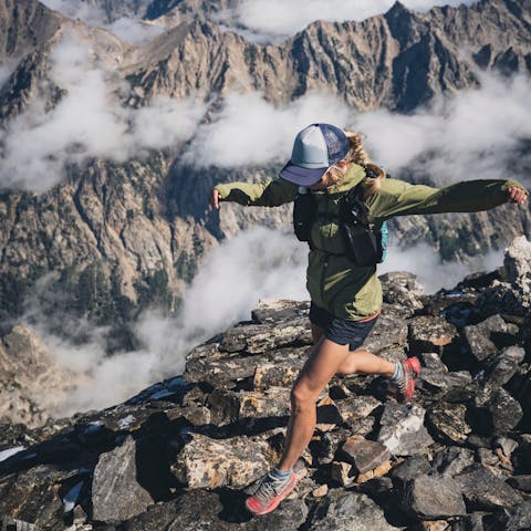 BD athlete Kelly Halpin runs in Alpine Start Hoody in the mountains. 