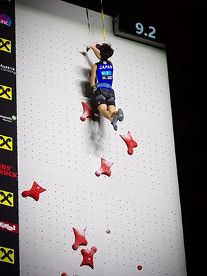 Climber finishing the speed route - 9.2 seconds