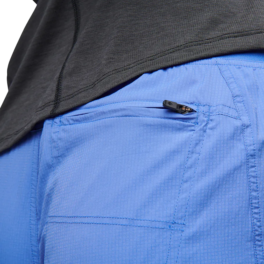 Single rear pocket with zipper closure