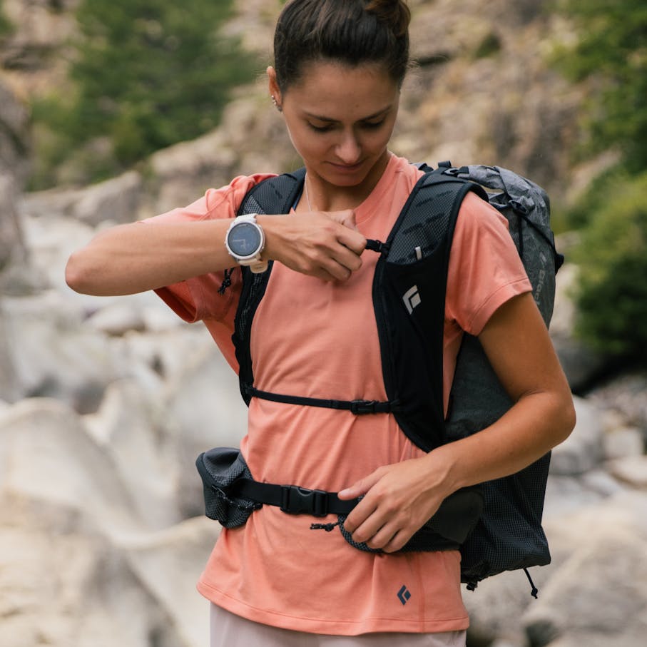 Running vest-inspired shoulder straps with extra storage pockets makes for comfortable and dynamic carrying system