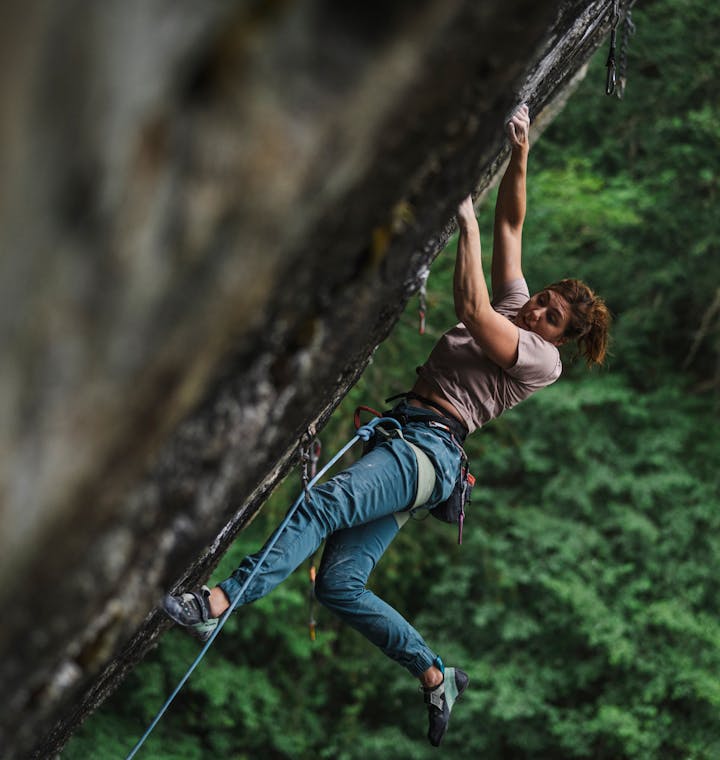 Women's Climbing Clothing. BD athlete Colette McInerney climbing in Squamish, BC.