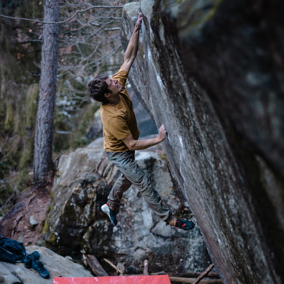 A climber wearing the Men's Notion Pants.